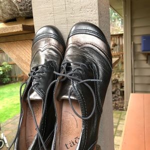 Taos pump heel lace up shoes bronze brown shimmer